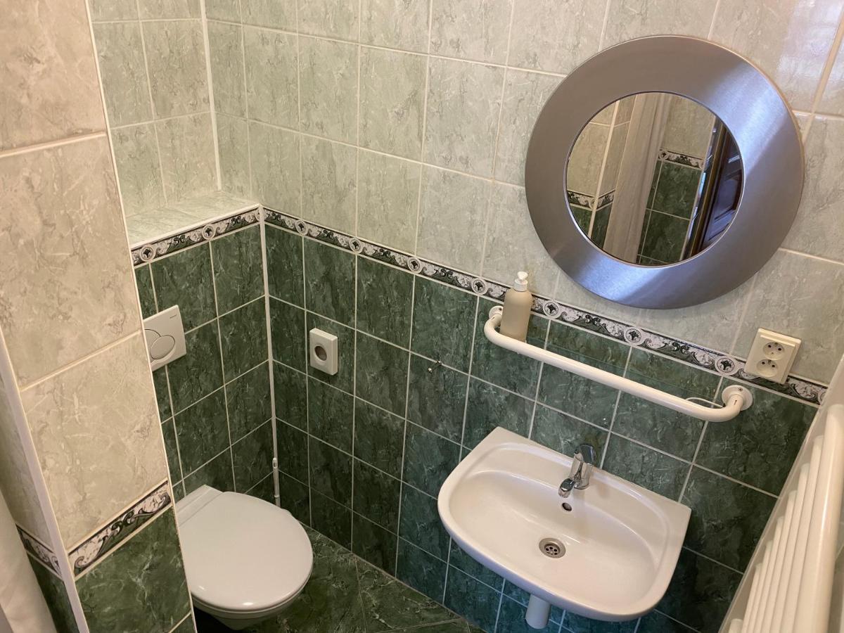 Penzion Pri Kastieli Bratislava Luaran gambar